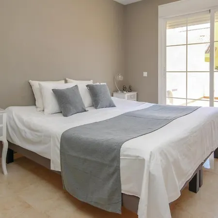 Apartment Cozy In With Kitchenette *